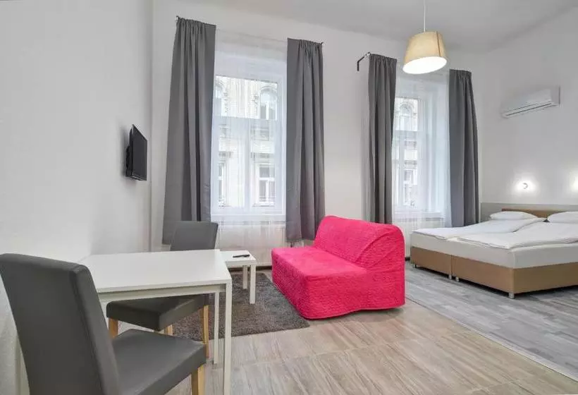 William S Guesthouse And Hostel