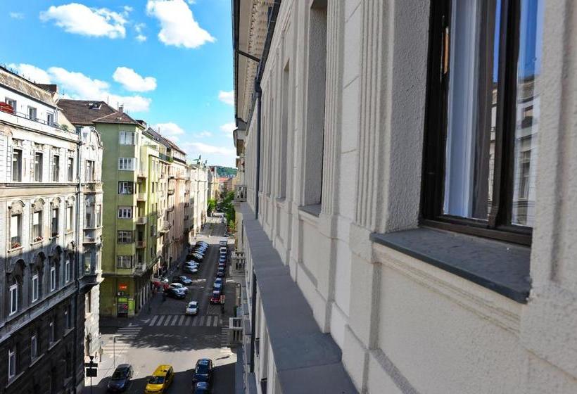 Zsófi S House Hostel 2.0