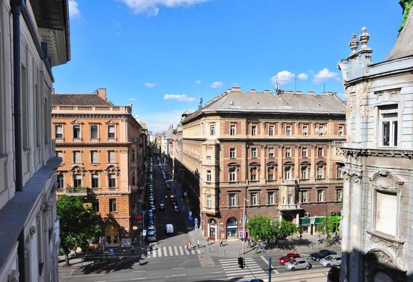 Zsófi S House Hostel 2.0