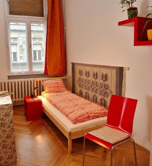 Zsófi S House Hostel 2.0