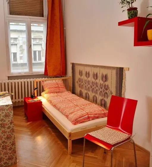Zsófi S House Hostel 2.0