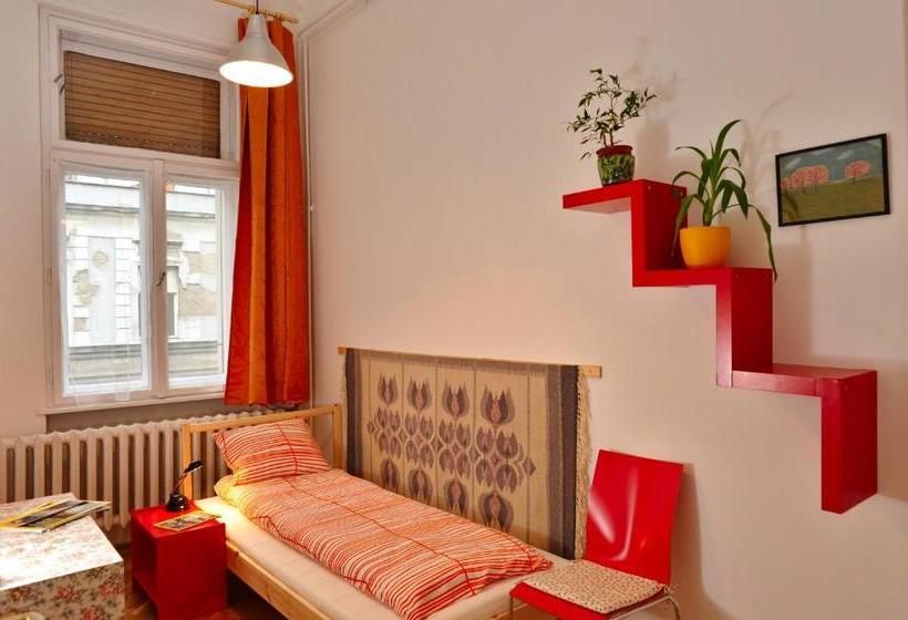 Zsófi S House Hostel 2.0