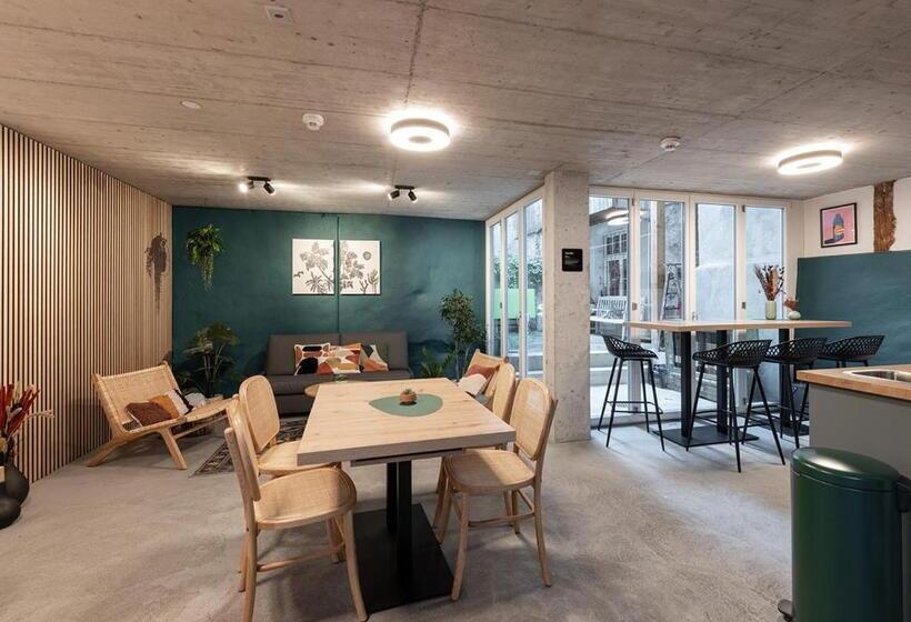 هاستل Ambrosia Hüsli