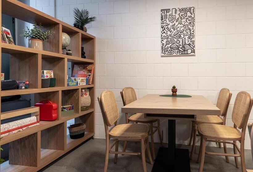 هاستل Ambrosia Hüsli