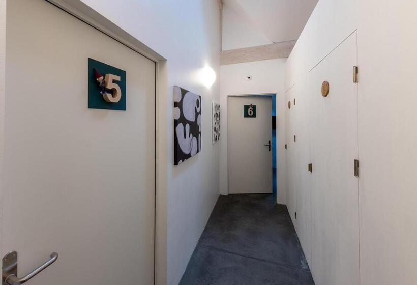 هاستل Ambrosia Hüsli