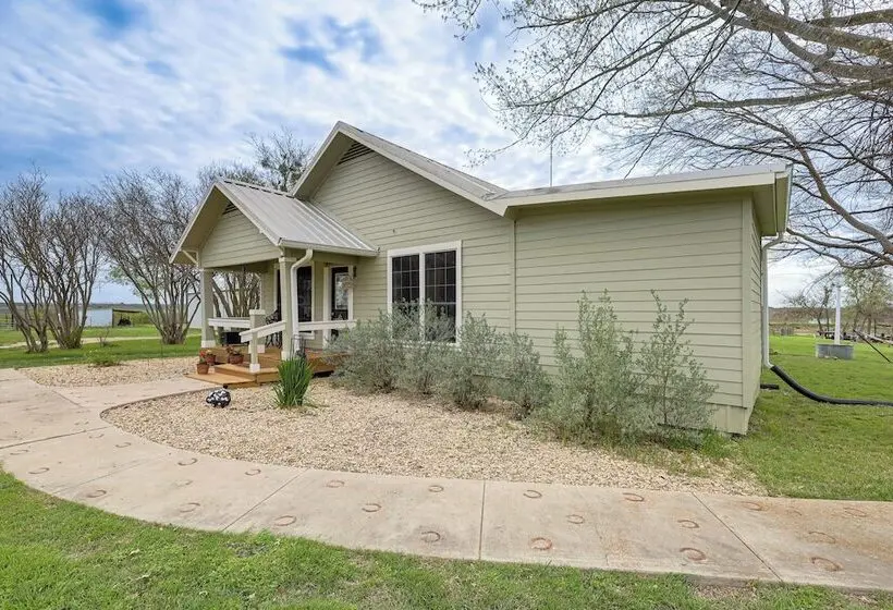 14 Acres W/ Pond Access: Farmhouse In Temple!