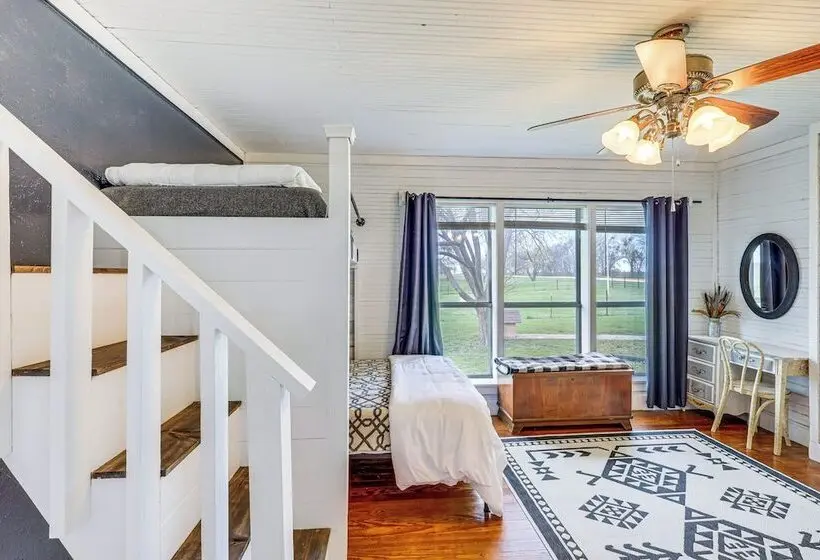 14 Acres W/ Pond Access: Farmhouse In Temple!