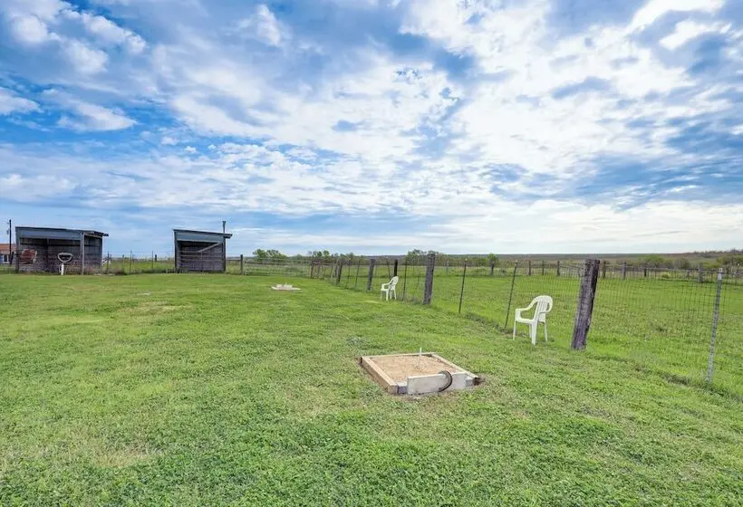 14 Acres W/ Pond Access: Farmhouse In Temple!