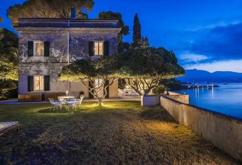 تختخواب و صبحانه Villa Posillipo