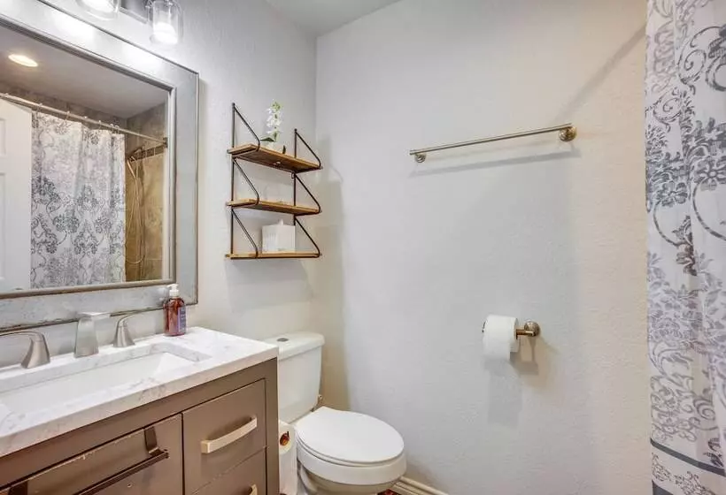 Conroe Home W/ Enclosed Deck: Pets Welcome!