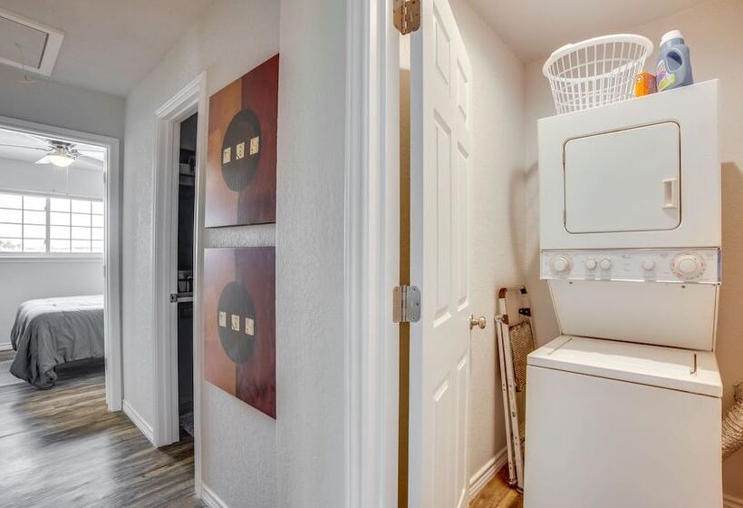 Conroe Home W/ Enclosed Deck: Pets Welcome!