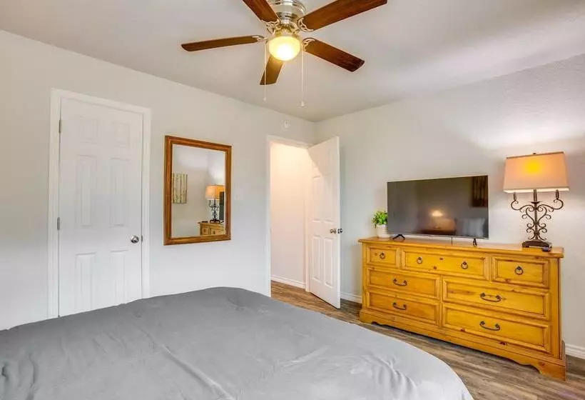 Conroe Home W/ Enclosed Deck: Pets Welcome!