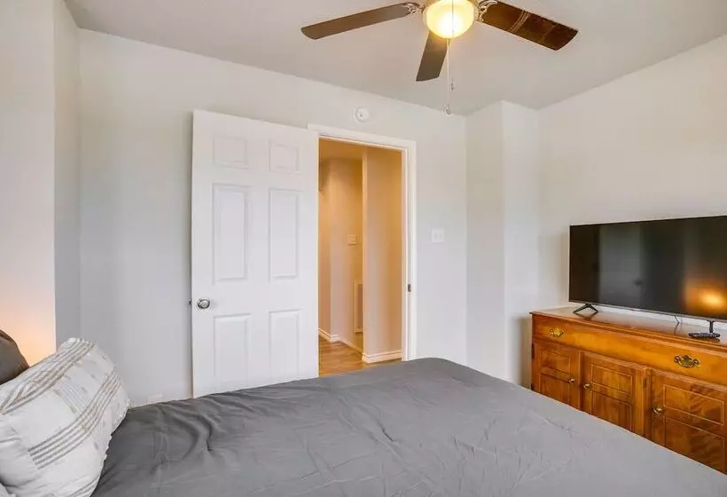 Conroe Home W/ Enclosed Deck: Pets Welcome!