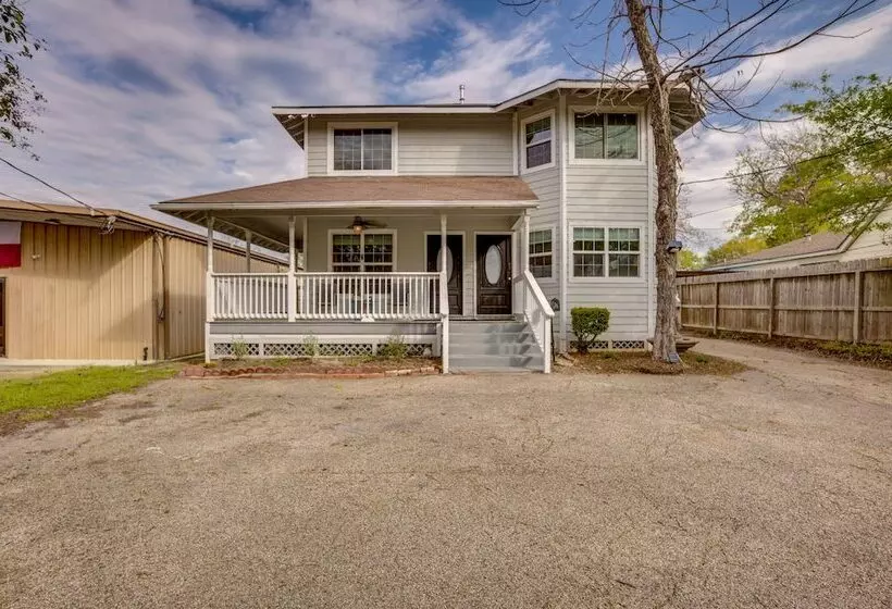 Conroe Home W/ Enclosed Deck: Pets Welcome!