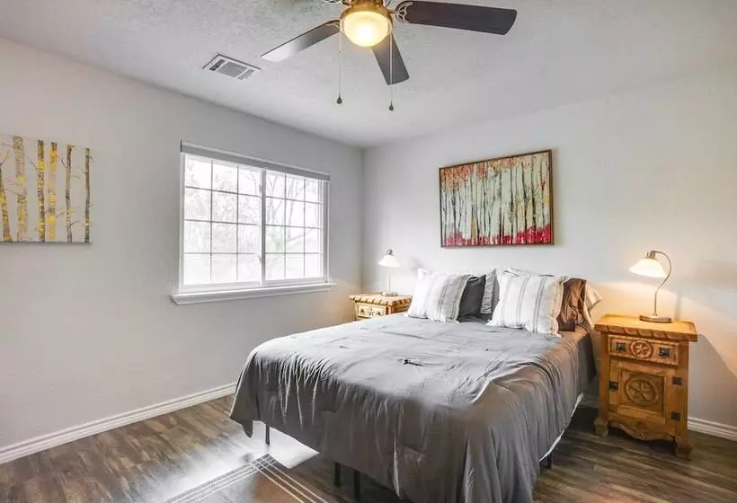 Conroe Home W/ Enclosed Deck: Pets Welcome!