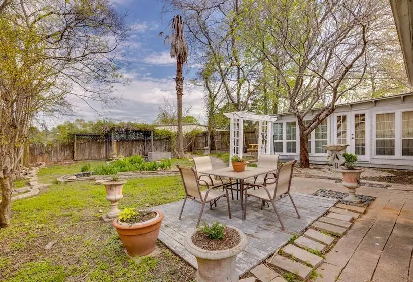 Conroe Home W/ Enclosed Deck: Pets Welcome!