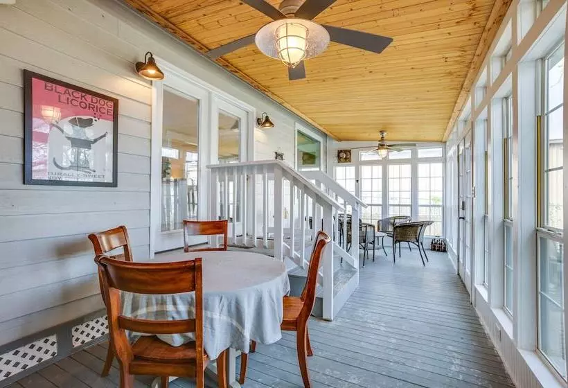 Conroe Home W/ Enclosed Deck: Pets Welcome!