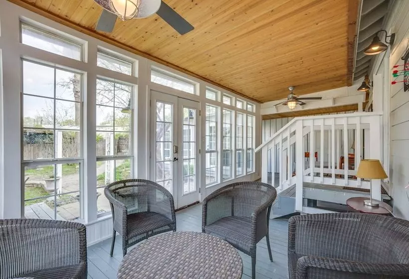 Conroe Home W/ Enclosed Deck: Pets Welcome!