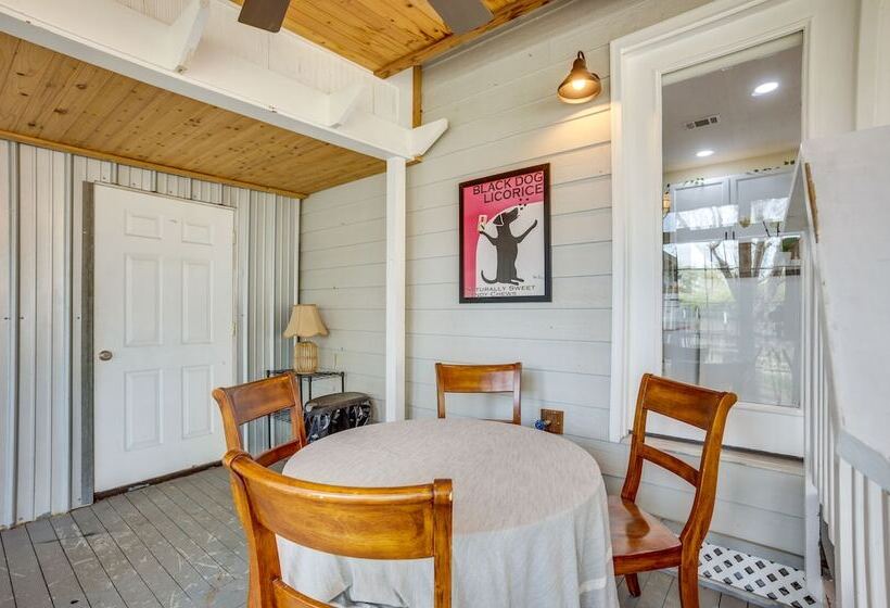 Conroe Home W/ Enclosed Deck: Pets Welcome!