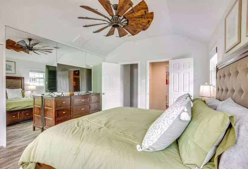 Conroe Home W/ Enclosed Deck: Pets Welcome!