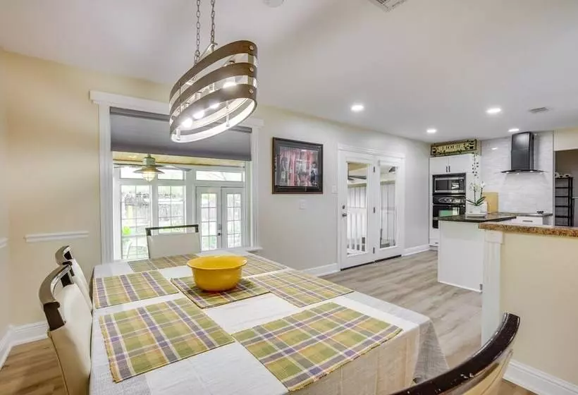 Conroe Home W/ Enclosed Deck: Pets Welcome!