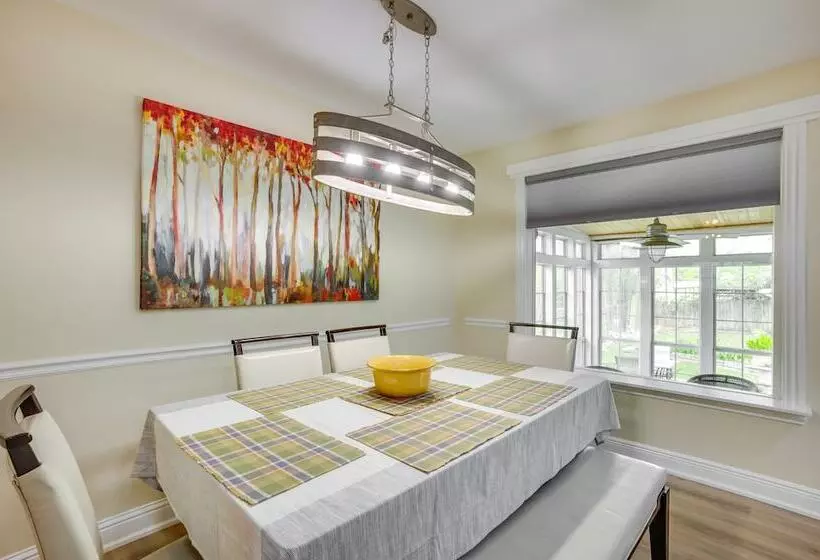 Conroe Home W/ Enclosed Deck: Pets Welcome!