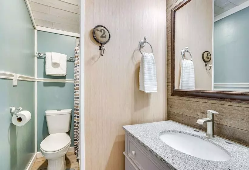 Cozy Decatur Cabin W/ Views ~ 1 Mi To Riverfront!