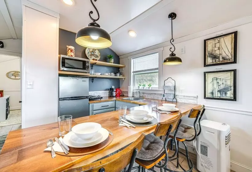 Cozy Decatur Cabin W/ Views ~ 1 Mi To Riverfront!