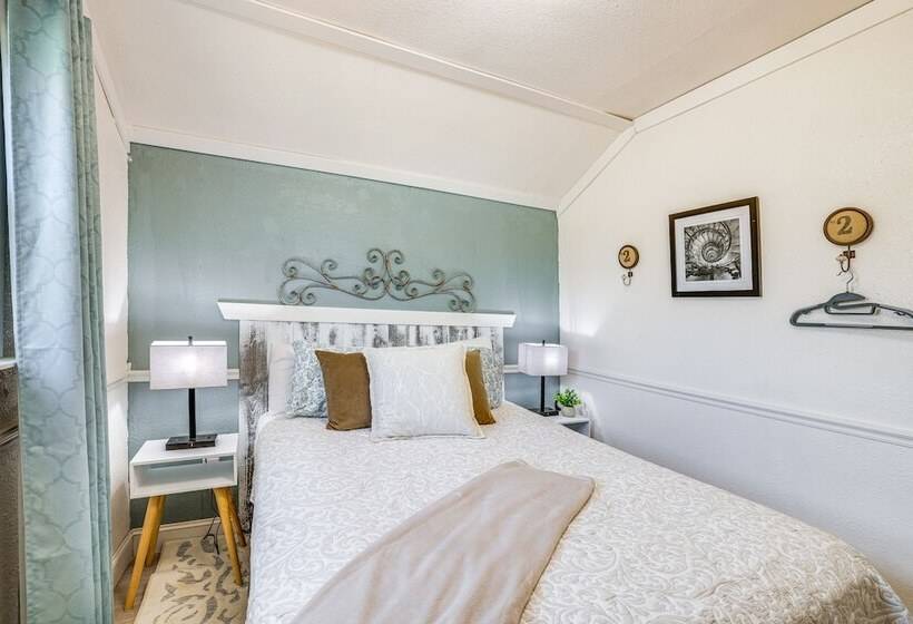 Cozy Decatur Cabin W/ Views ~ 1 Mi To Riverfront!