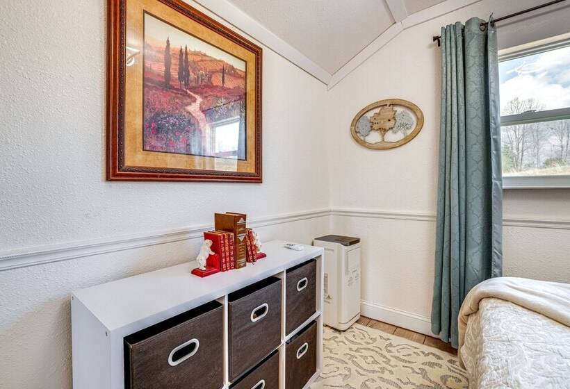 Cozy Decatur Cabin W/ Views ~ 1 Mi To Riverfront!