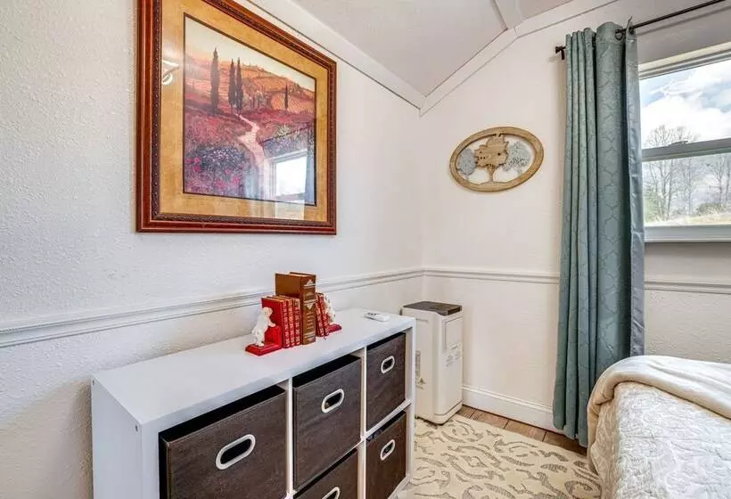 Cozy Decatur Cabin W/ Views ~ 1 Mi To Riverfront!