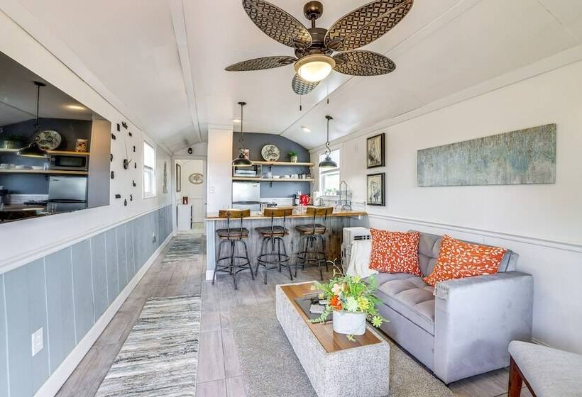 Cozy Decatur Cabin W/ Views ~ 1 Mi To Riverfront!