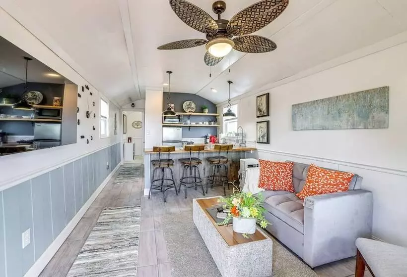 Cozy Decatur Cabin W/ Views ~ 1 Mi To Riverfront!