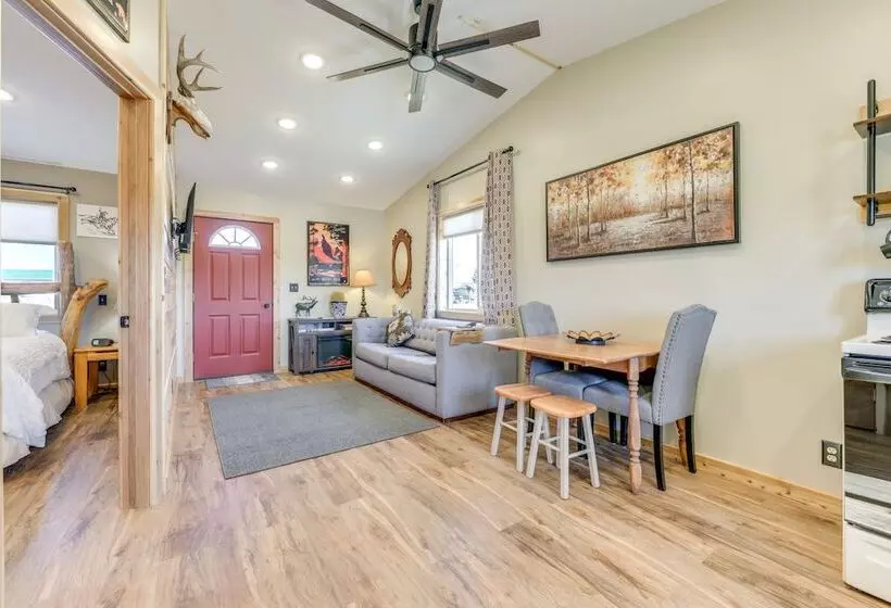 Cozy Dillon Retreat: Fireplace, Mountain Views!