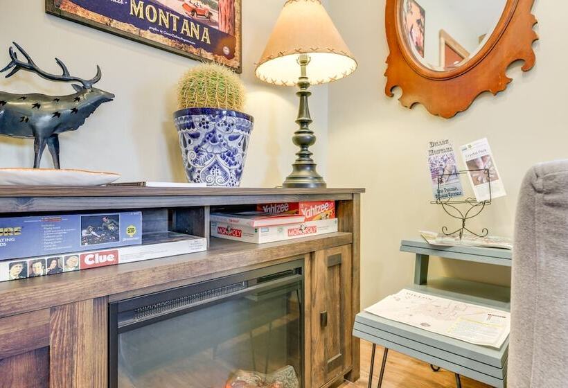 Cozy Dillon Retreat: Fireplace, Mountain Views!