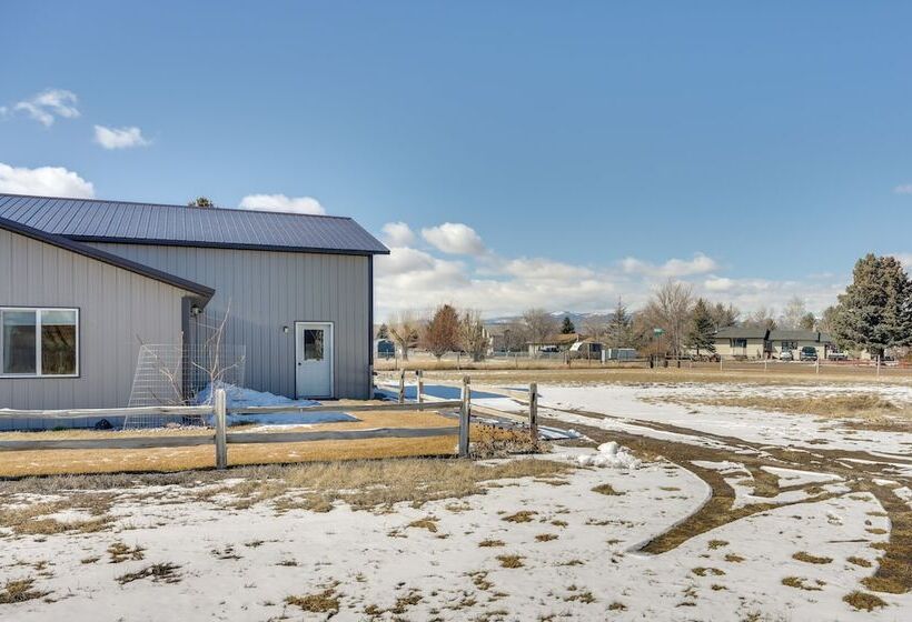 Cozy Dillon Retreat: Fireplace, Mountain Views!