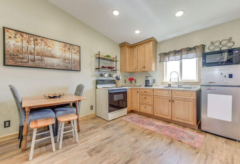 Cozy Dillon Retreat: Fireplace, Mountain Views!