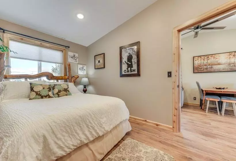 Cozy Dillon Retreat: Fireplace, Mountain Views!