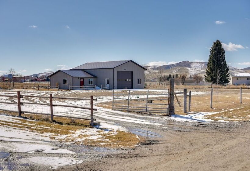 Cozy Dillon Retreat: Fireplace, Mountain Views!