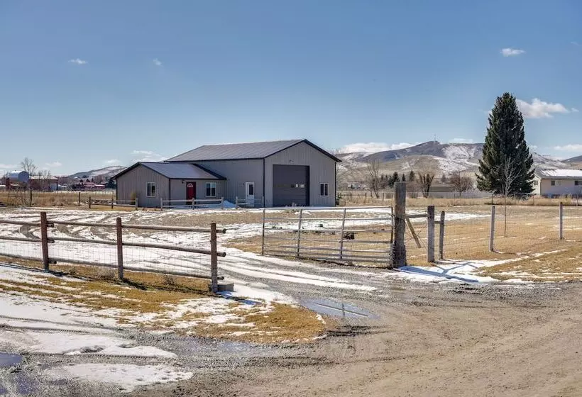 Cozy Dillon Retreat: Fireplace, Mountain Views!