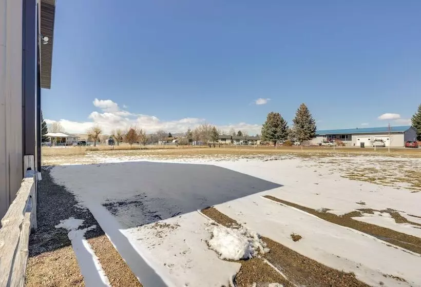 Cozy Dillon Retreat: Fireplace, Mountain Views!