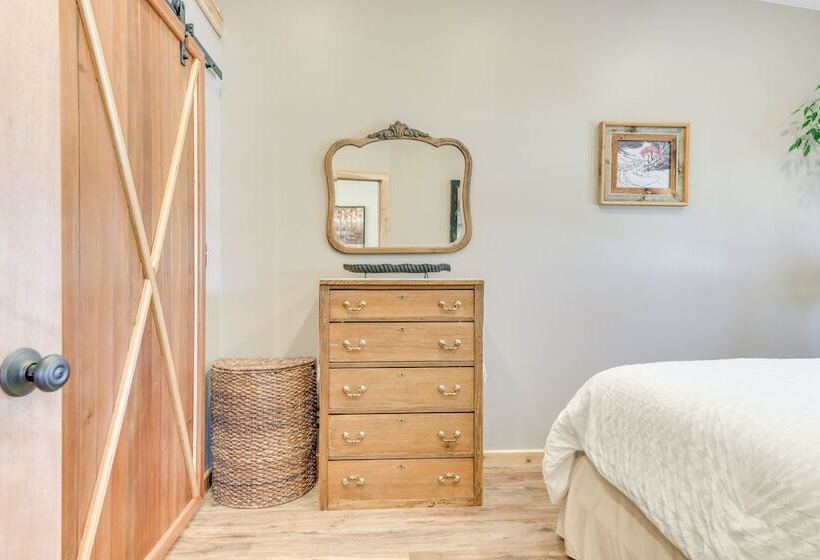 Cozy Dillon Retreat: Fireplace, Mountain Views!