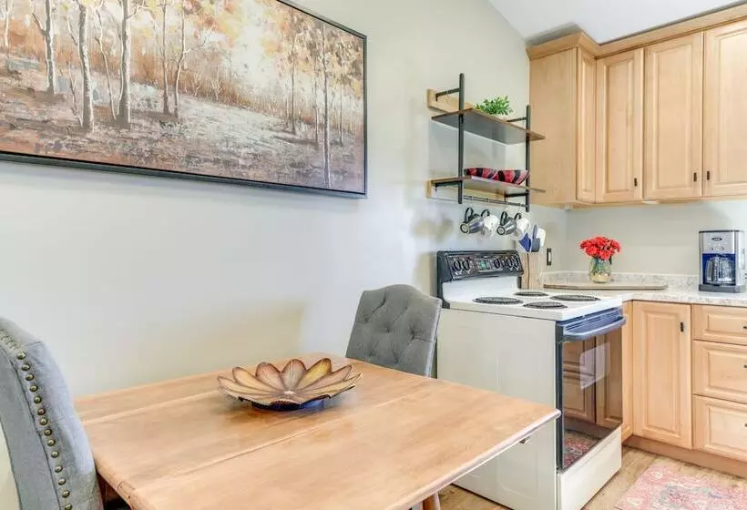 Cozy Dillon Retreat: Fireplace, Mountain Views!