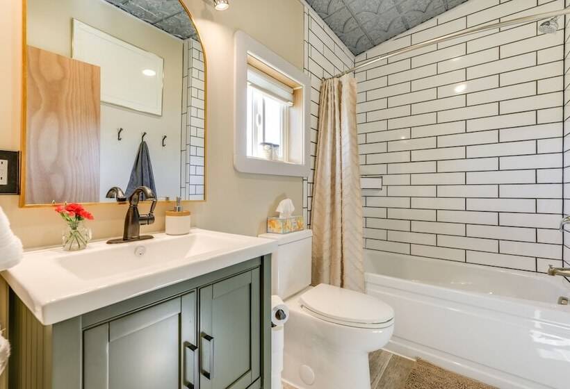 Cozy Dillon Retreat: Fireplace, Mountain Views!