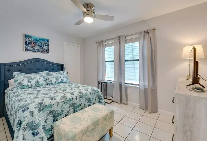 Fort Walton Beach Cottage W/ Patio & Hot Tub!