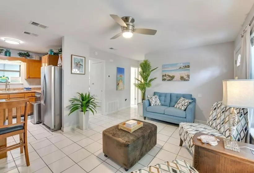Fort Walton Beach Cottage W/ Patio & Hot Tub!