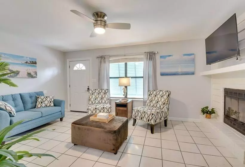 Fort Walton Beach Cottage W/ Patio & Hot Tub!