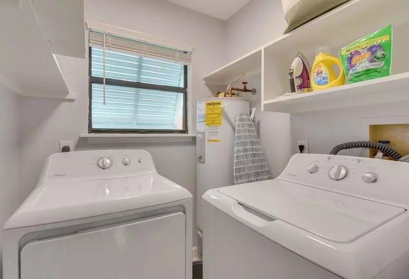 Fort Walton Beach Cottage W/ Patio & Hot Tub!