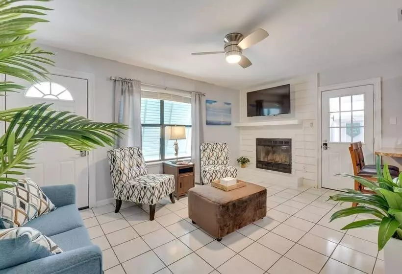 Fort Walton Beach Cottage W/ Patio & Hot Tub!