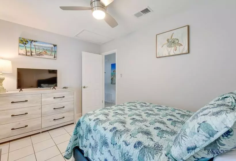 Fort Walton Beach Cottage W/ Patio & Hot Tub!